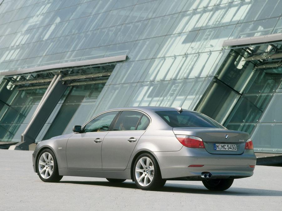  BMW 545i Sedan 2003 года  (фото 6 из 6)